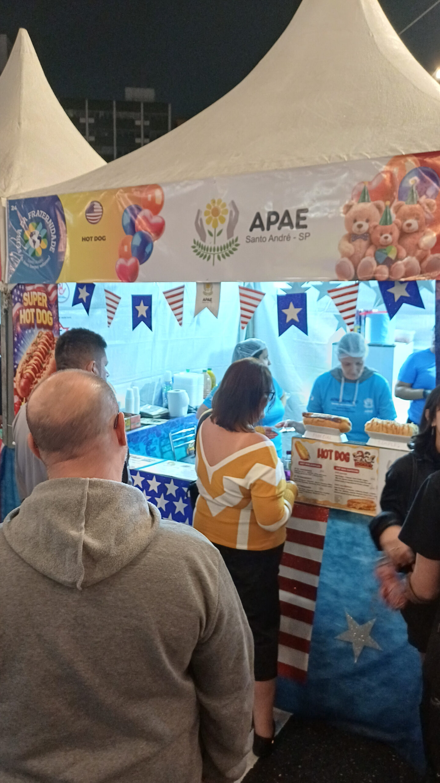 Barraca da APAE na Feira da Fraternidade